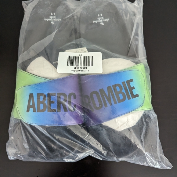 Abercrombie Kids Velcro Slides - Picture 2 of 2